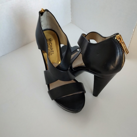 Michael Kors Womens Black 4.25" Heels in size 5M - Picture 7 of 8